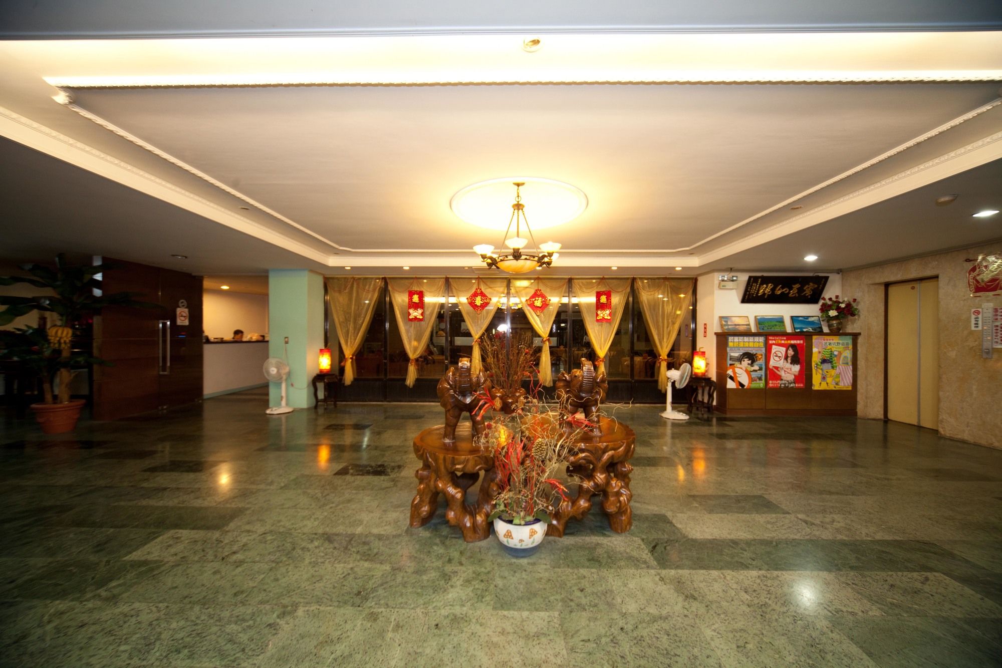 Champagne Hotel