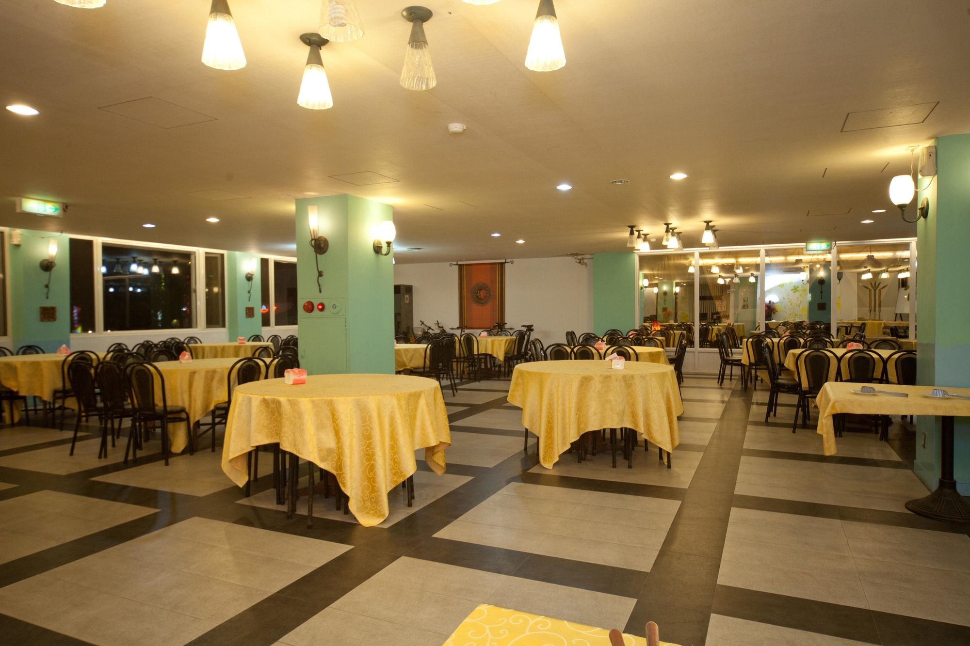 Champagne Hotel