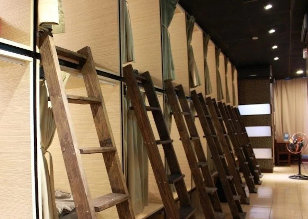 FC Hostel Ruifang Station