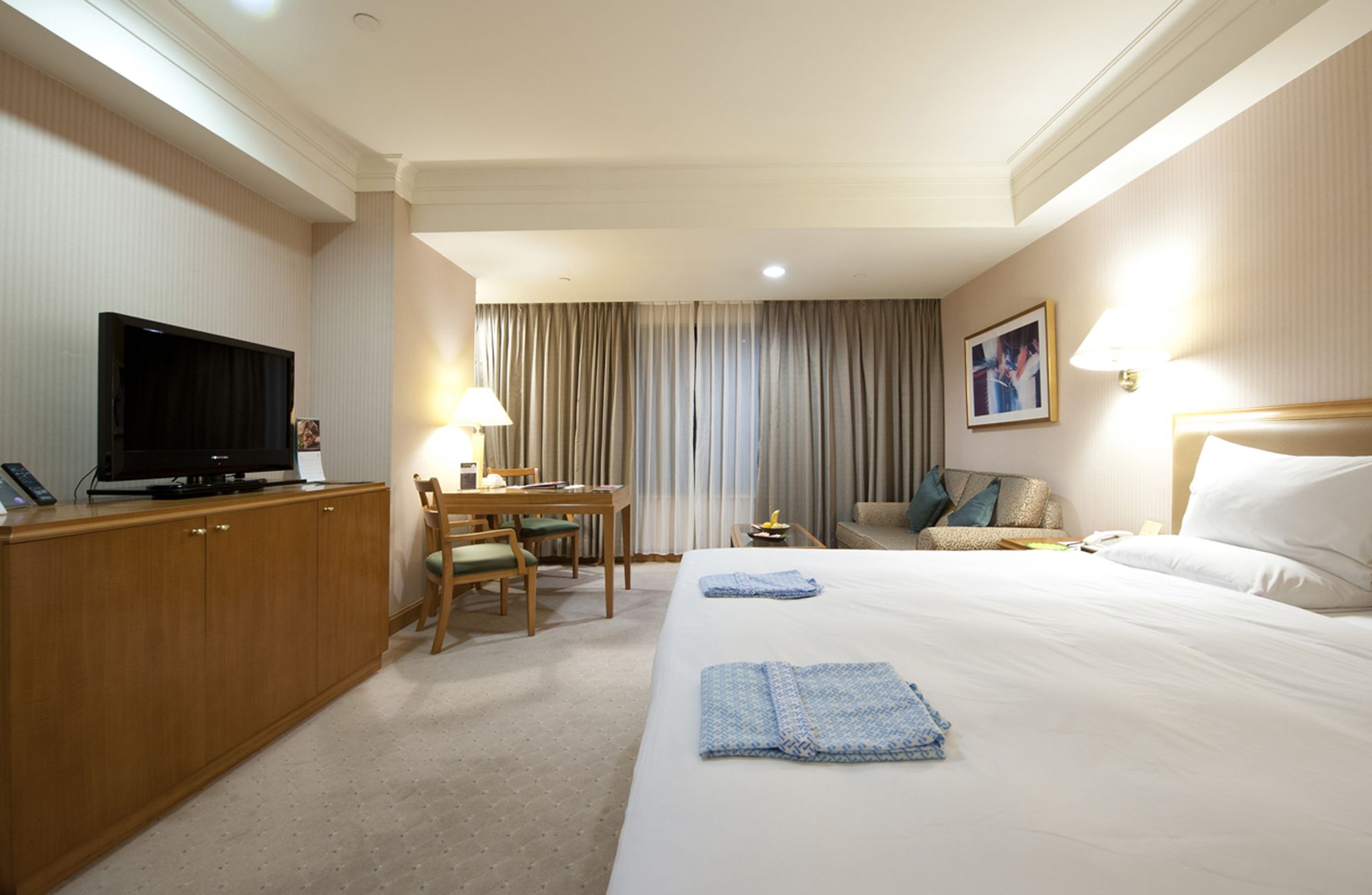 85 Sky Tower Hotel