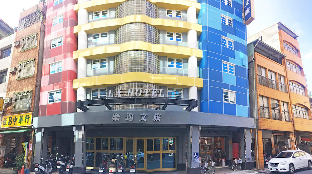 La Hotel - Baseball Theme Hall