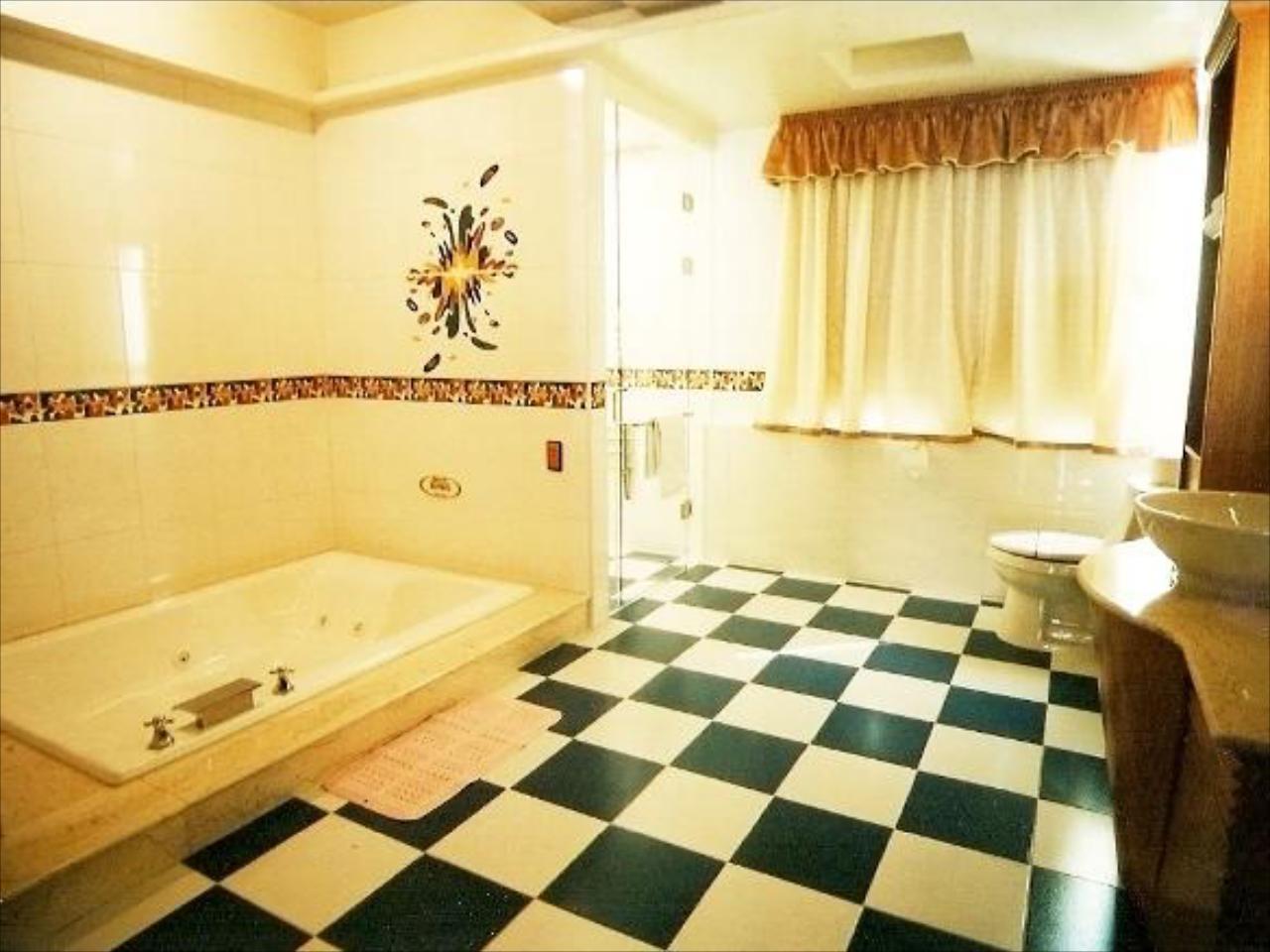 Luv U Motel
