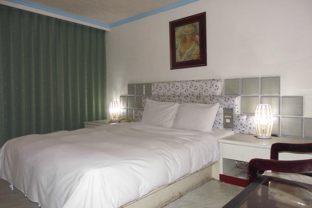 Modern Plaza Hotel