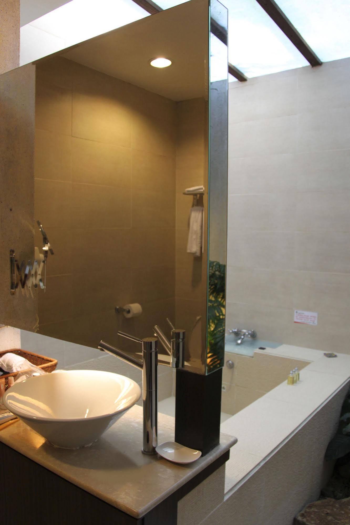 Ming Shan Hotel - Monster Village