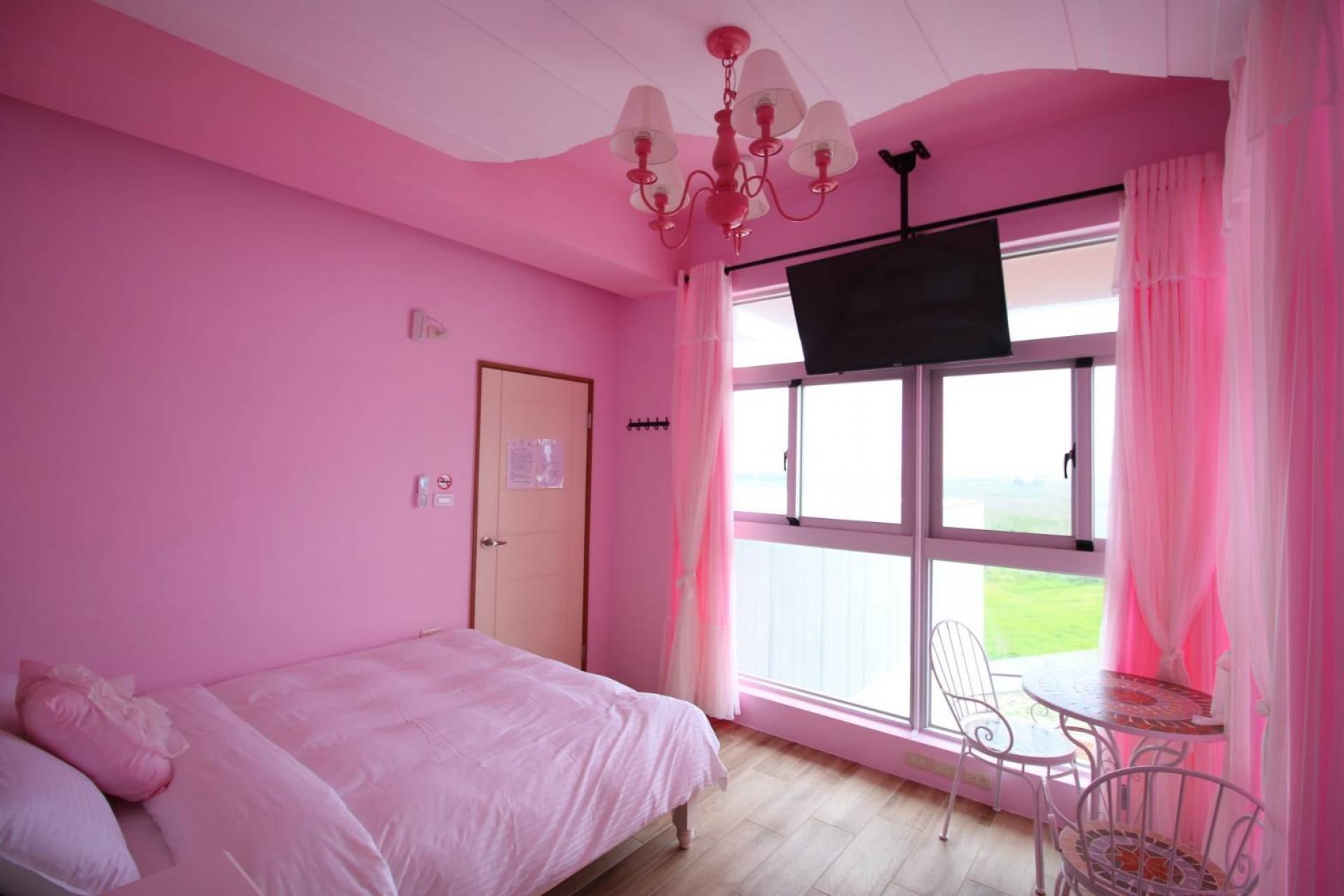 Elfin Kids And Pets B&B