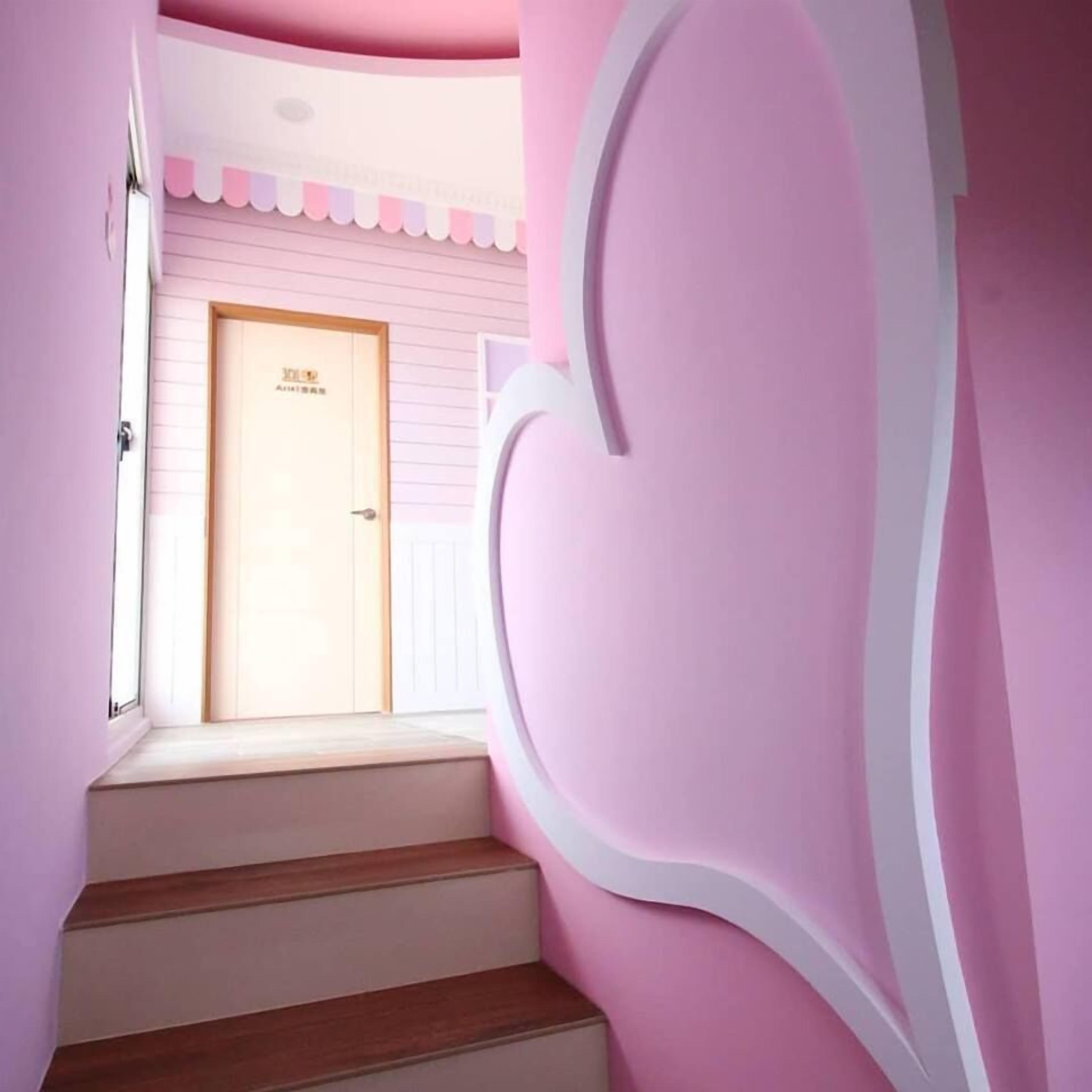 Elfin Kids And Pets B&B