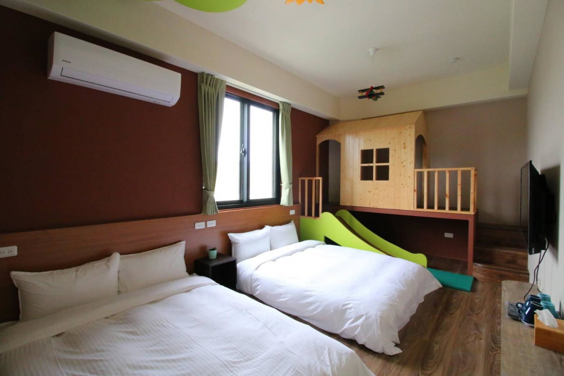 Elfin Kids And Pets B&B