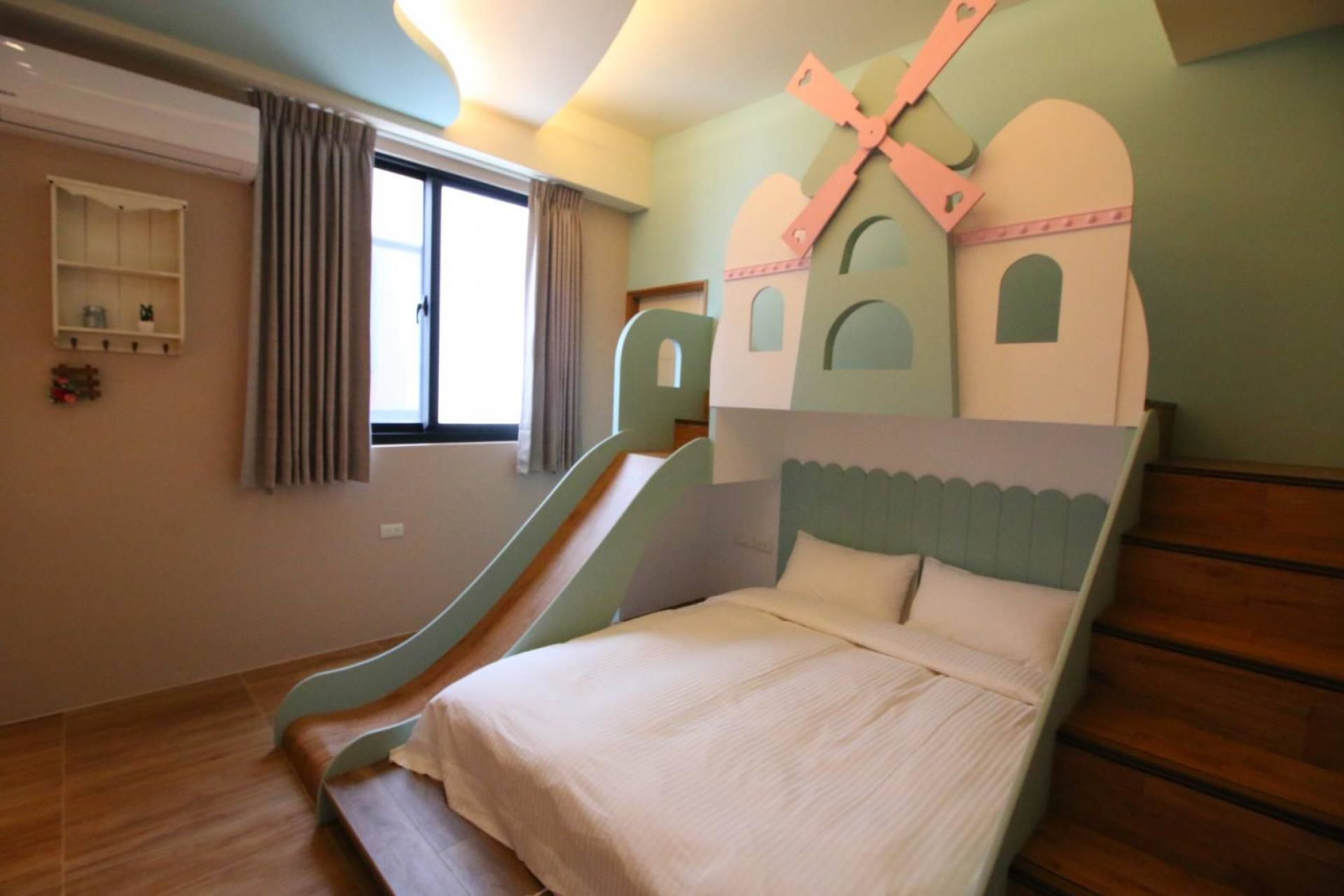 Elfin Kids And Pets B&B