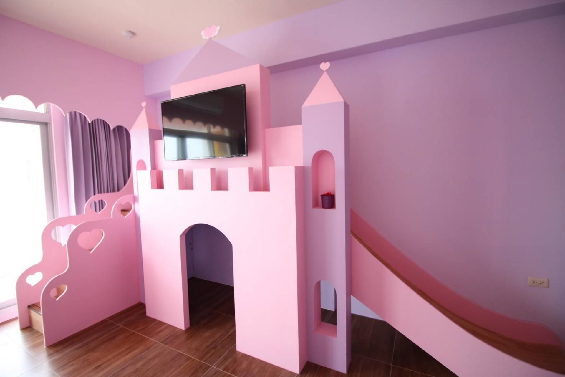 Elfin Kids And Pets B&B