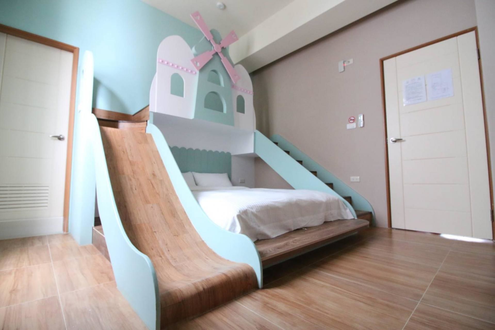 Elfin Kids And Pets B&B