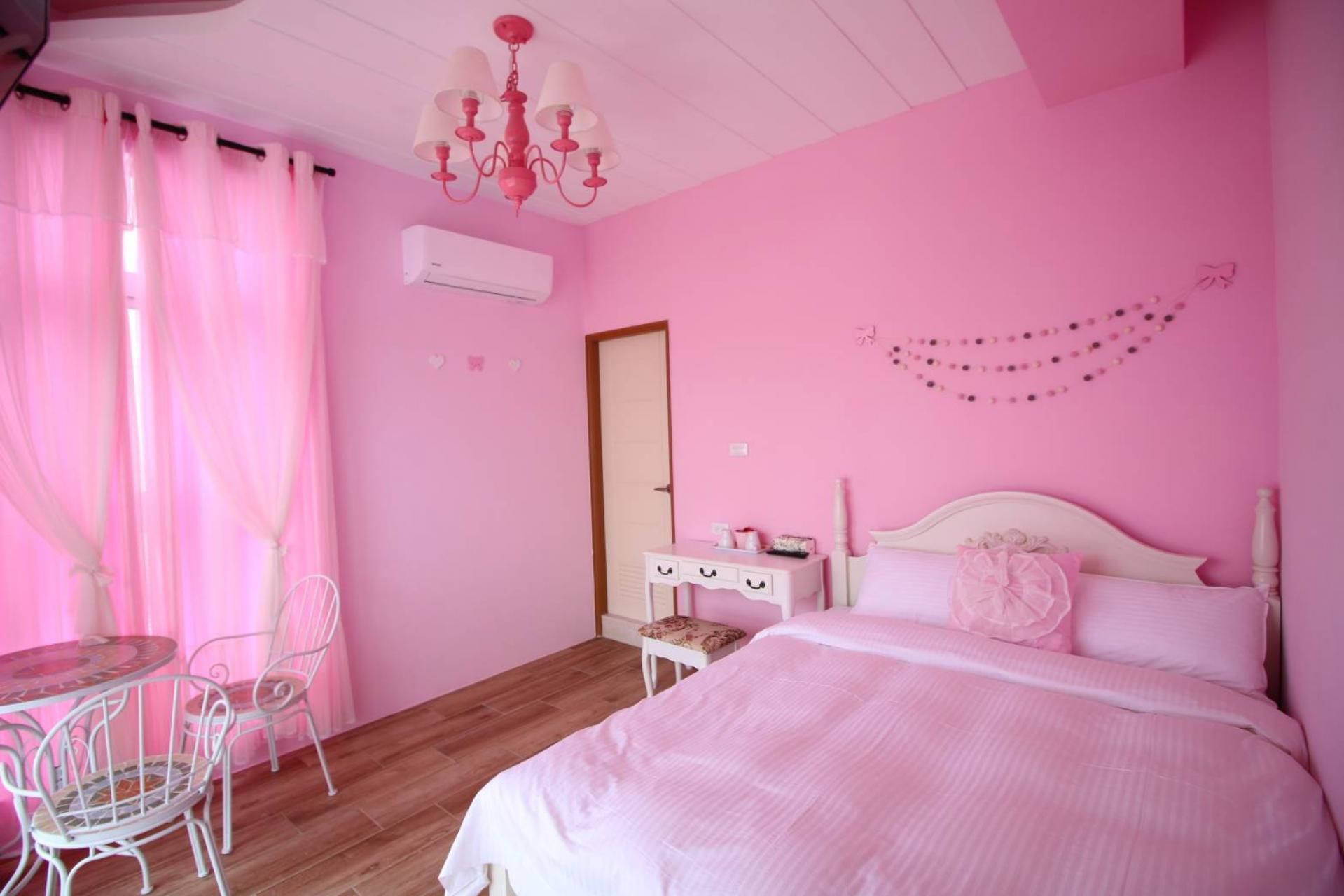 Elfin Kids And Pets B&B