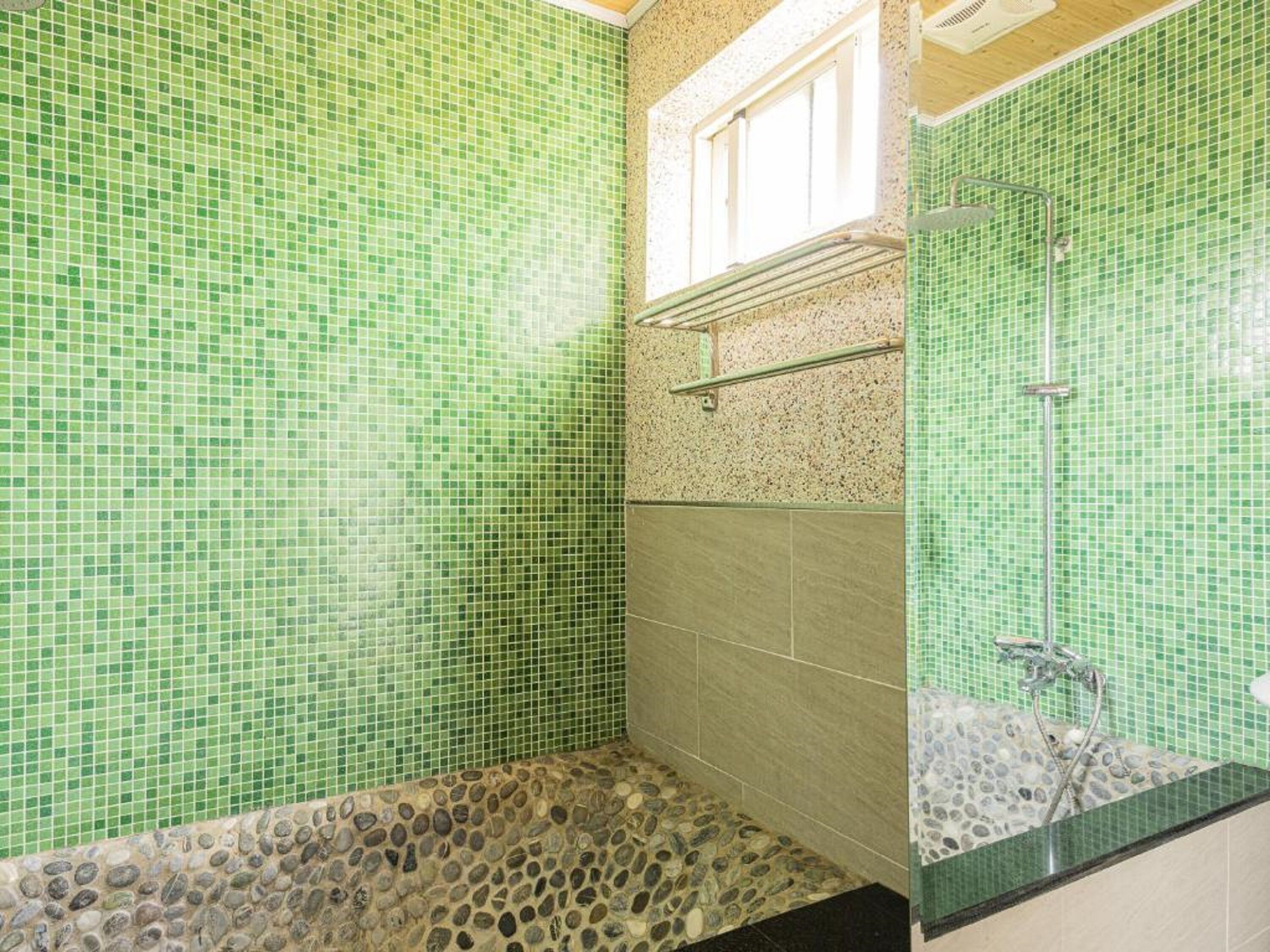 Bishui Shanju Lakeside Bed and Breakfast