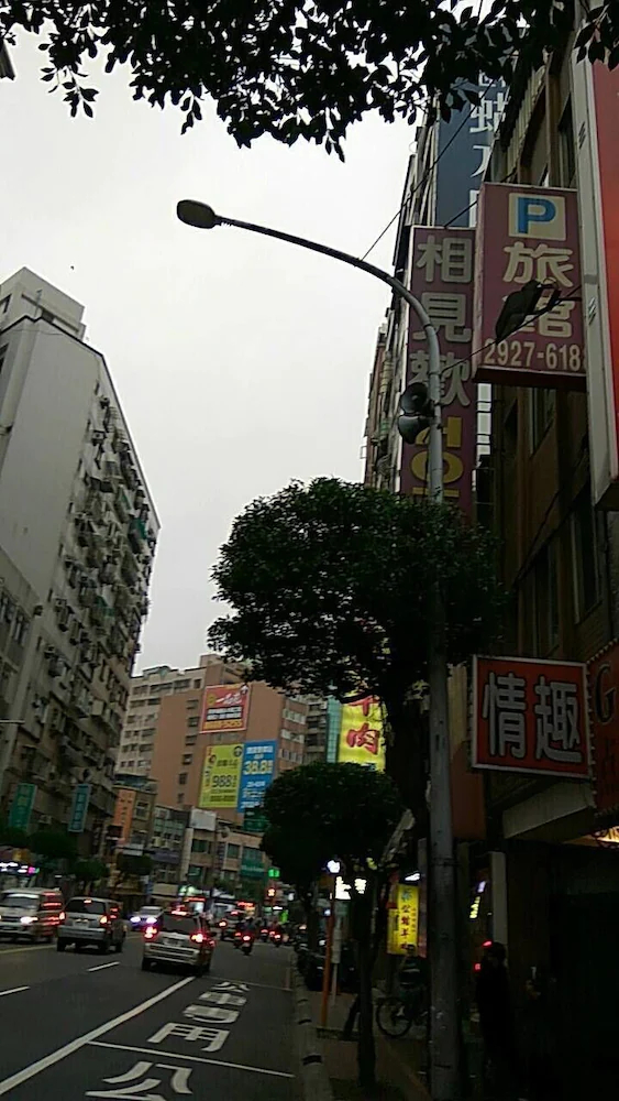 Meets Happy Hotel