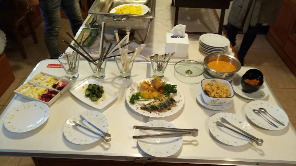 F.F.F. The 24H Valley Food Restauran B&B