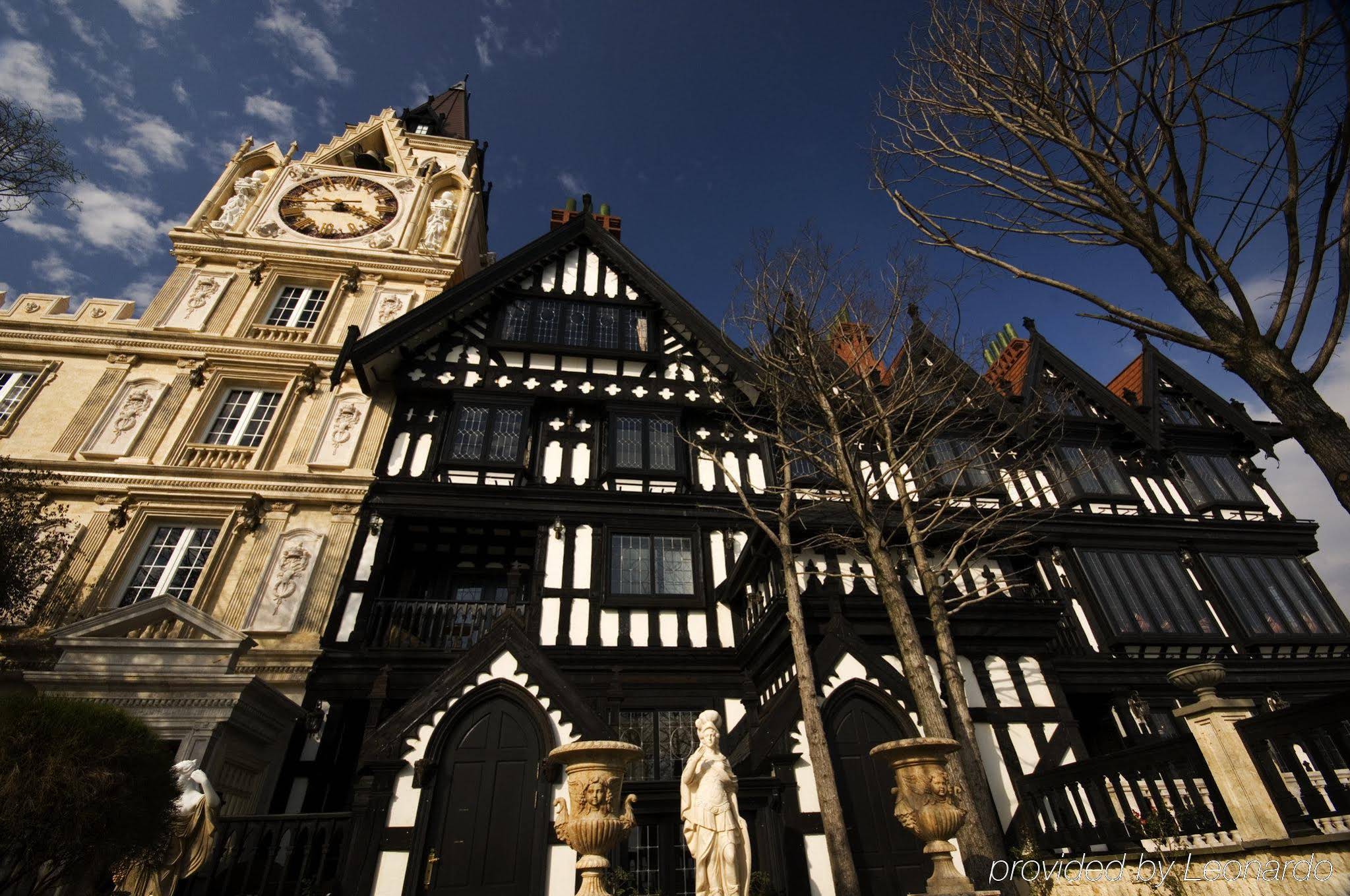 The Old England Manor