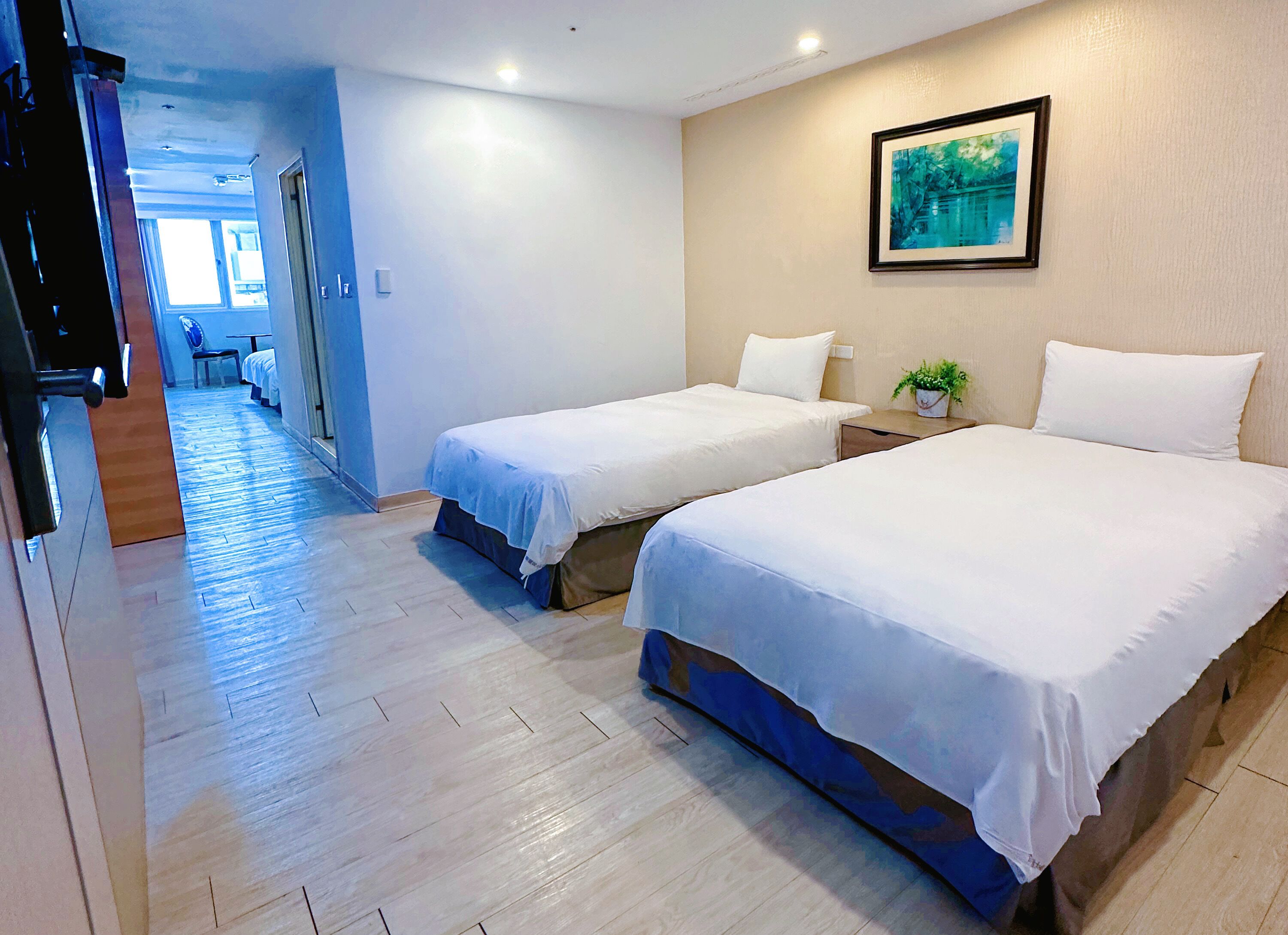 Champs Elysees Hotel