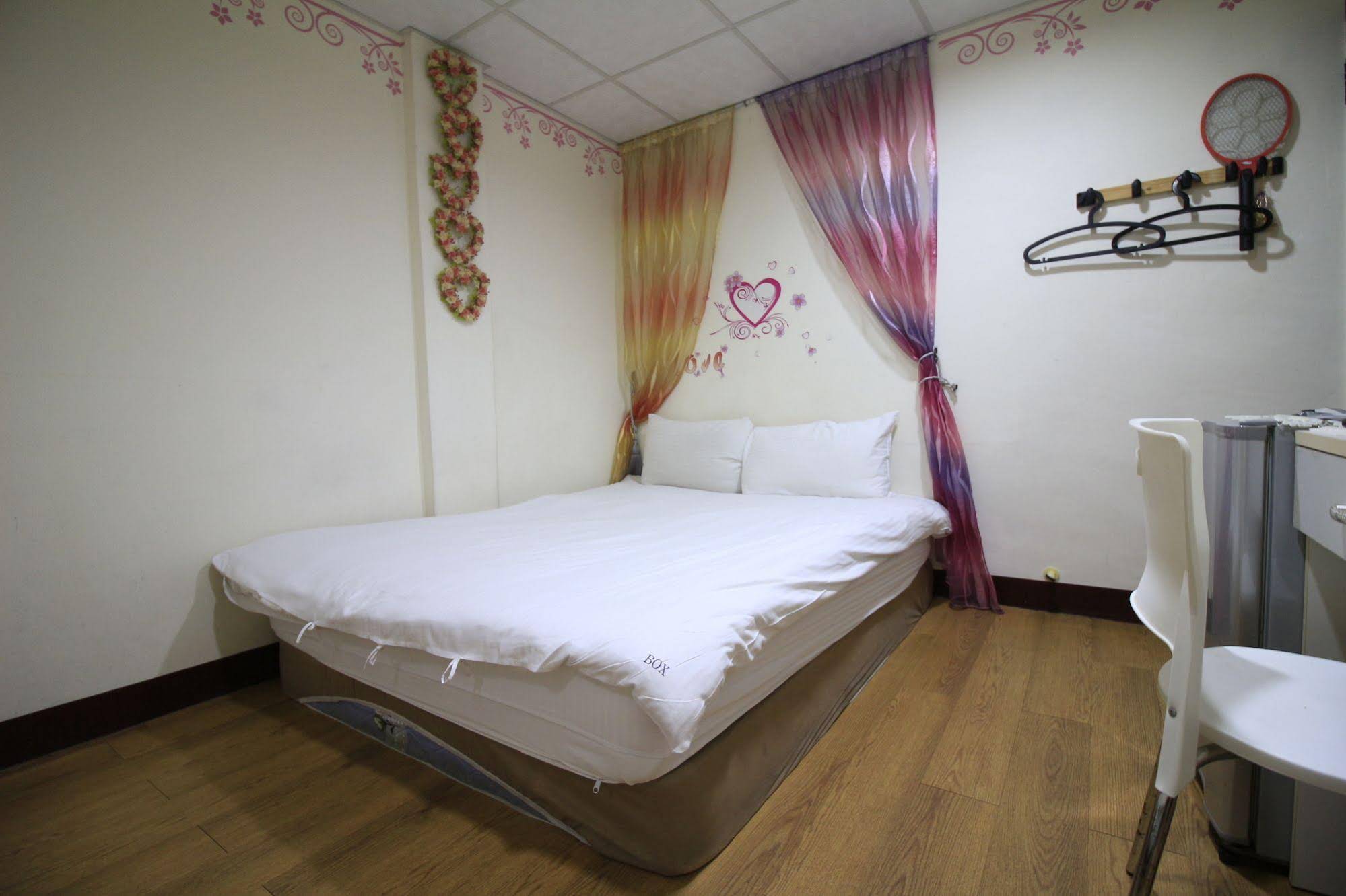 Fengjia Backers Hostel
