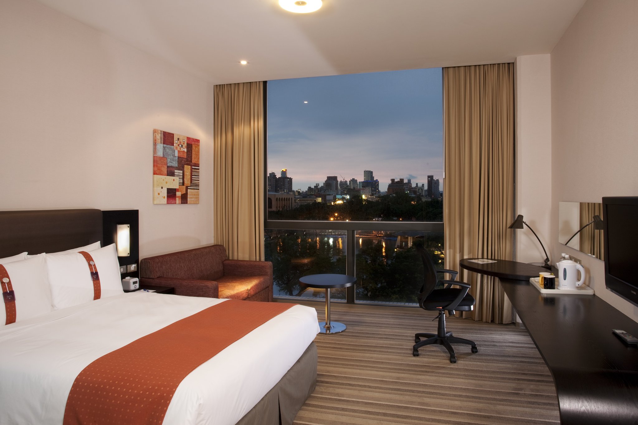 Holiday Inn Express Taichung Park