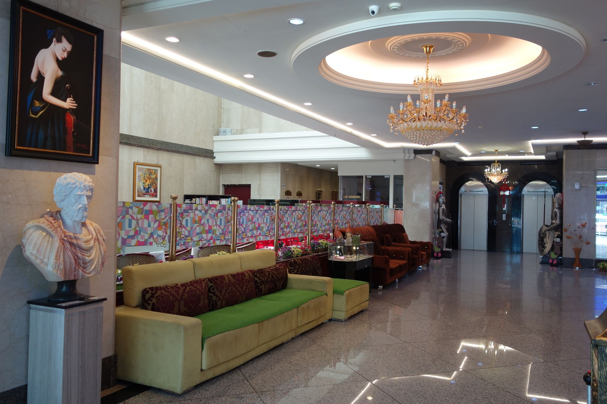 New Plaza Hotel