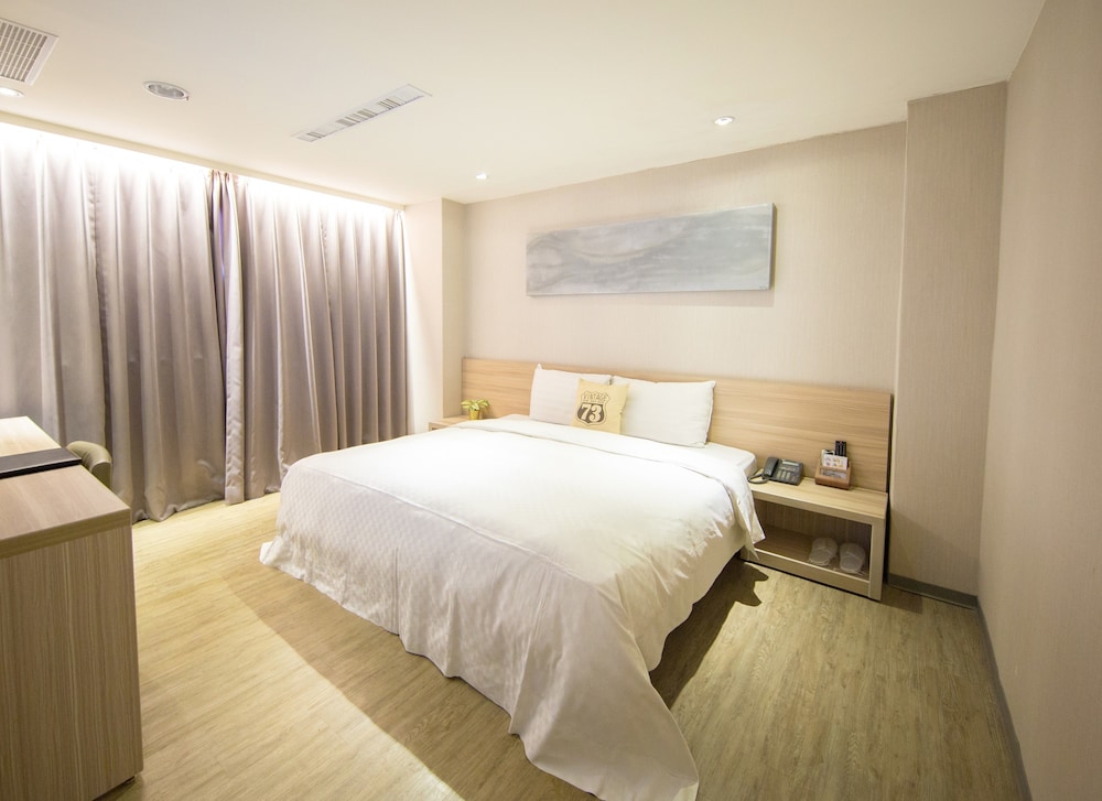 Smile 73 Hotel