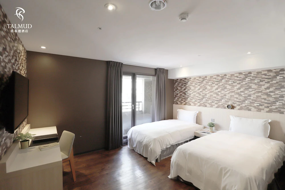 Talmud Hotel Yi Zhong Branch