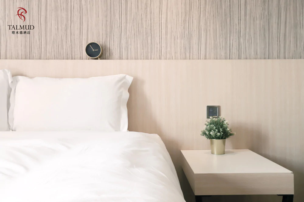 Talmud Hotel Yi Zhong Branch