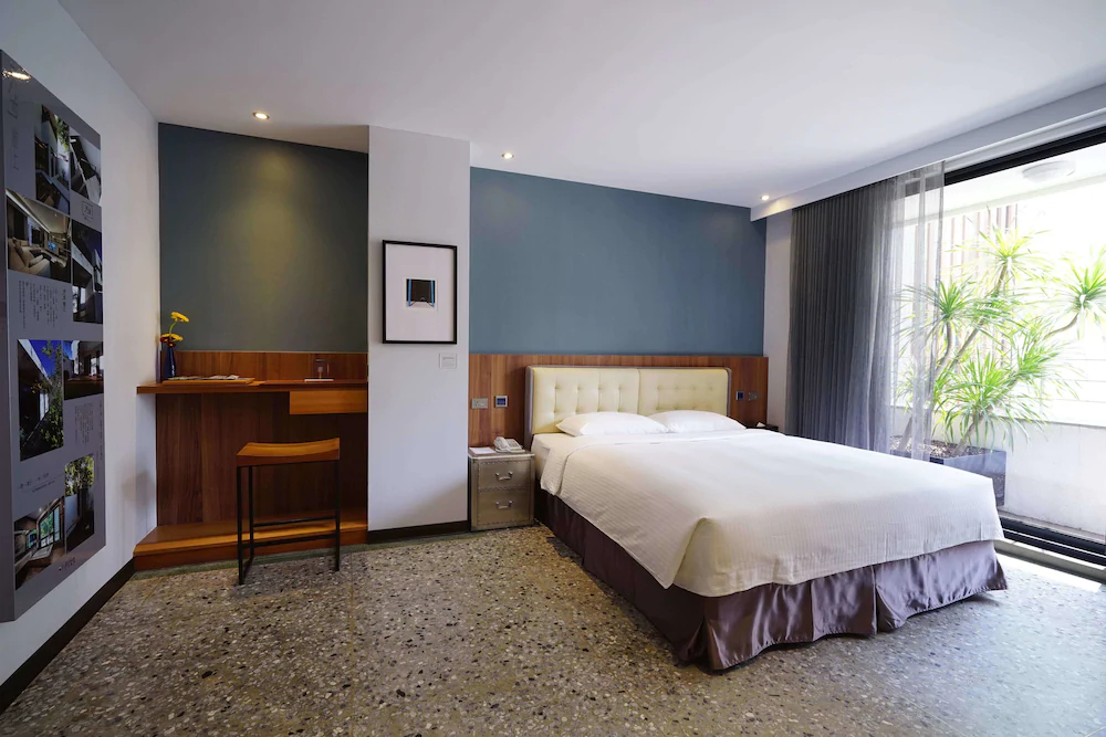 3 Door Hotel