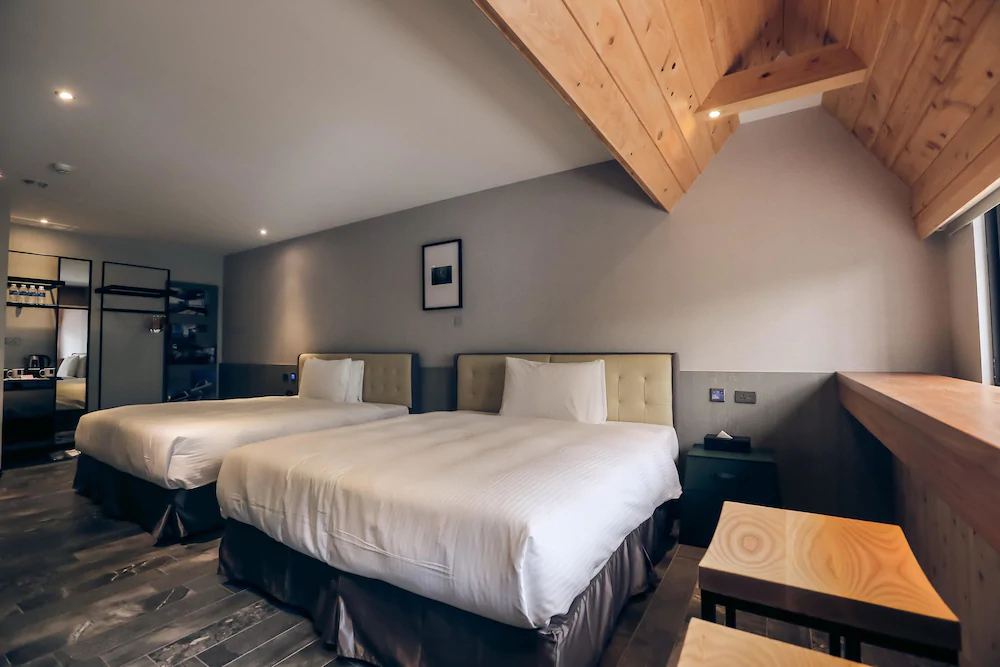 3 Door Hotel