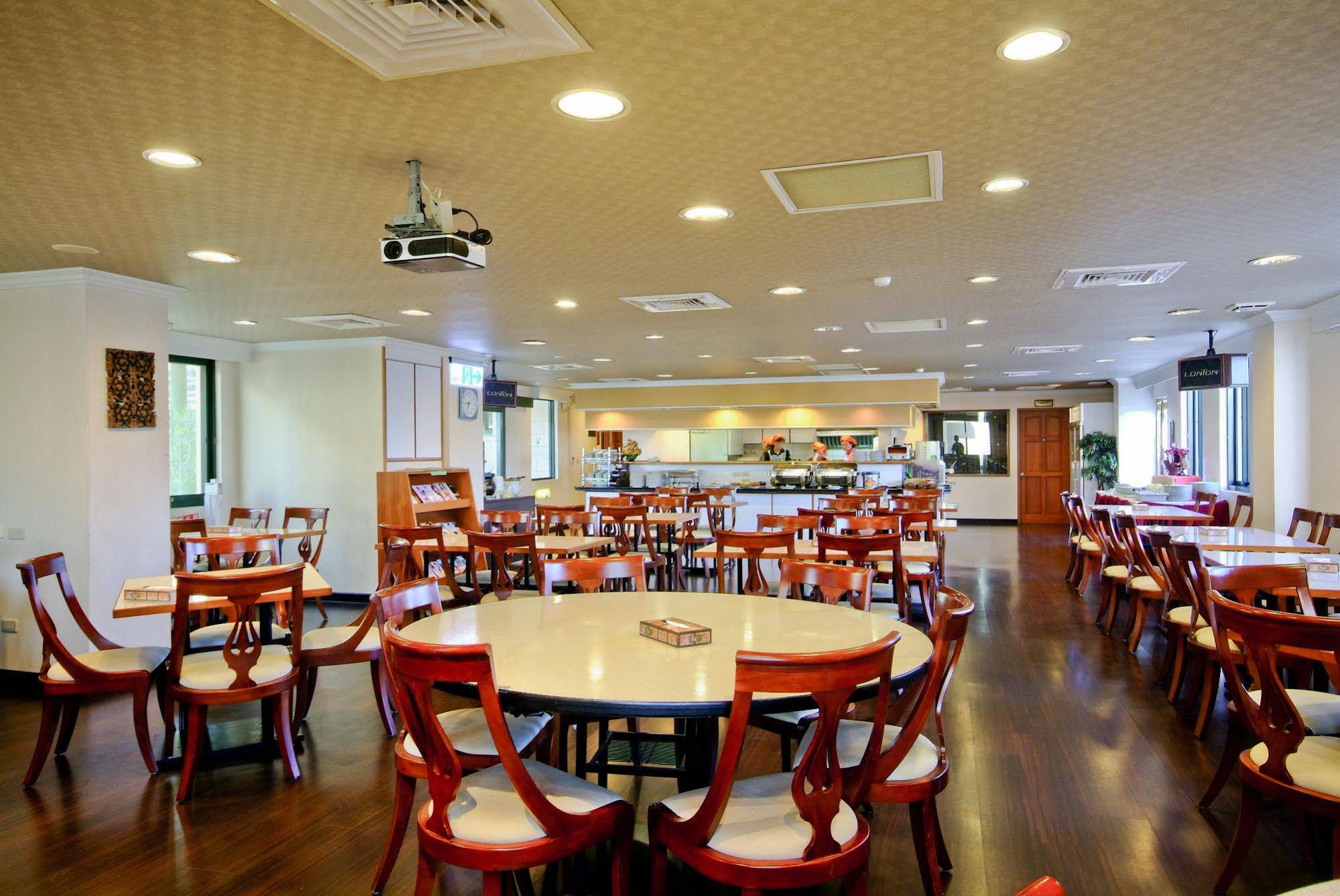 F Hotel Tainan