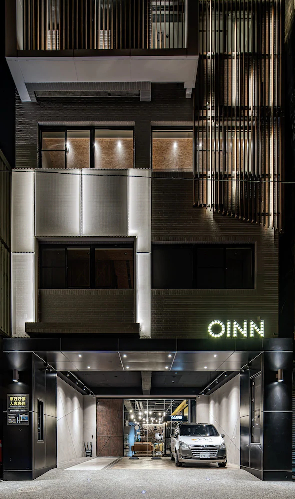 Oinn Hotel & Hostel