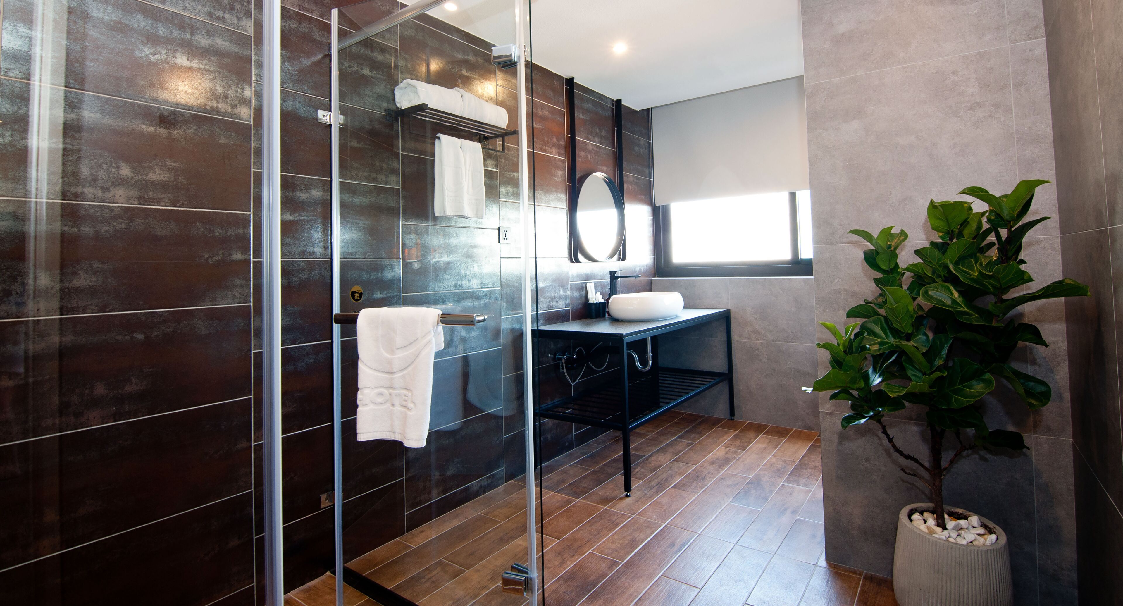 Unique Hotel-Dash 23 Hotel-Giant Hotel