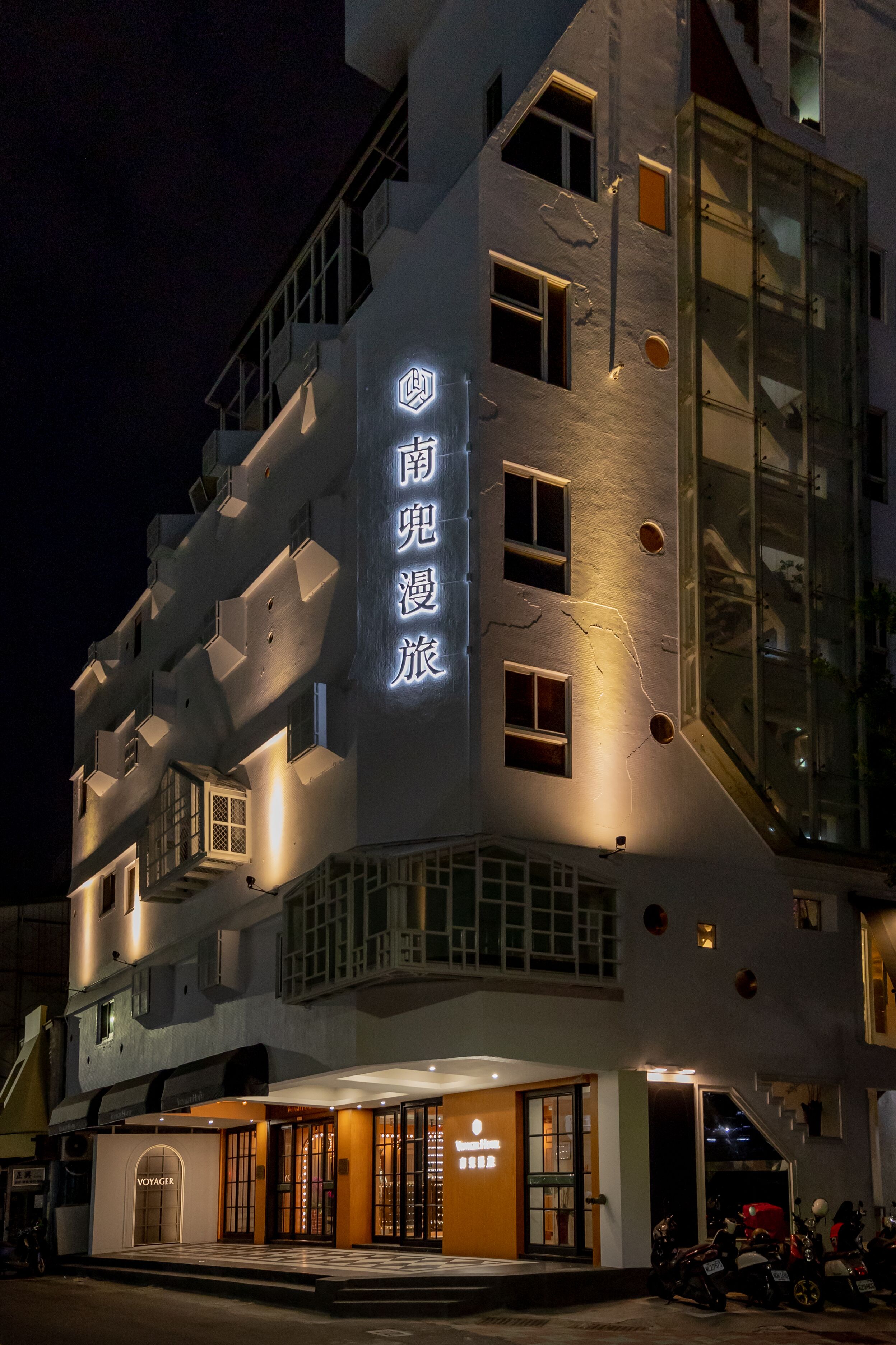 Voyager Hotel