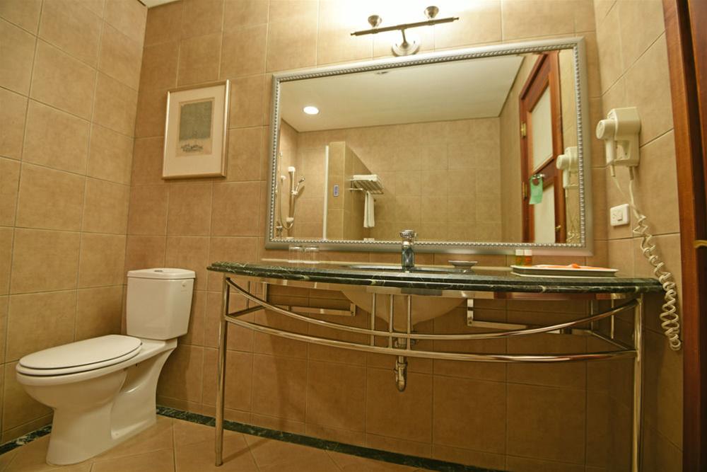 Wei-Yat Toong Mao Grand