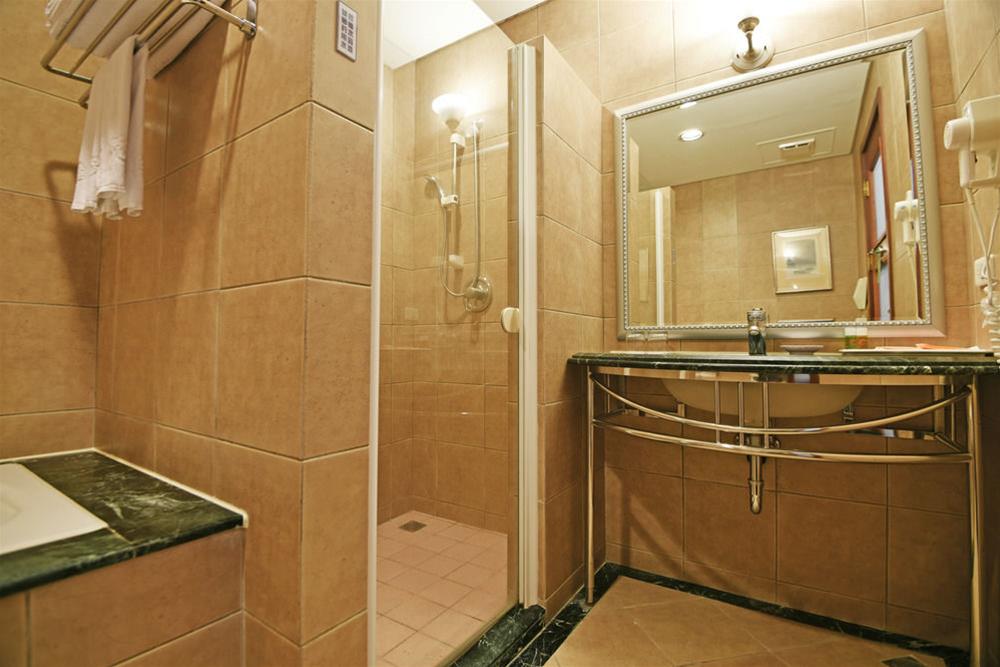 Wei-Yat Toong Mao Grand