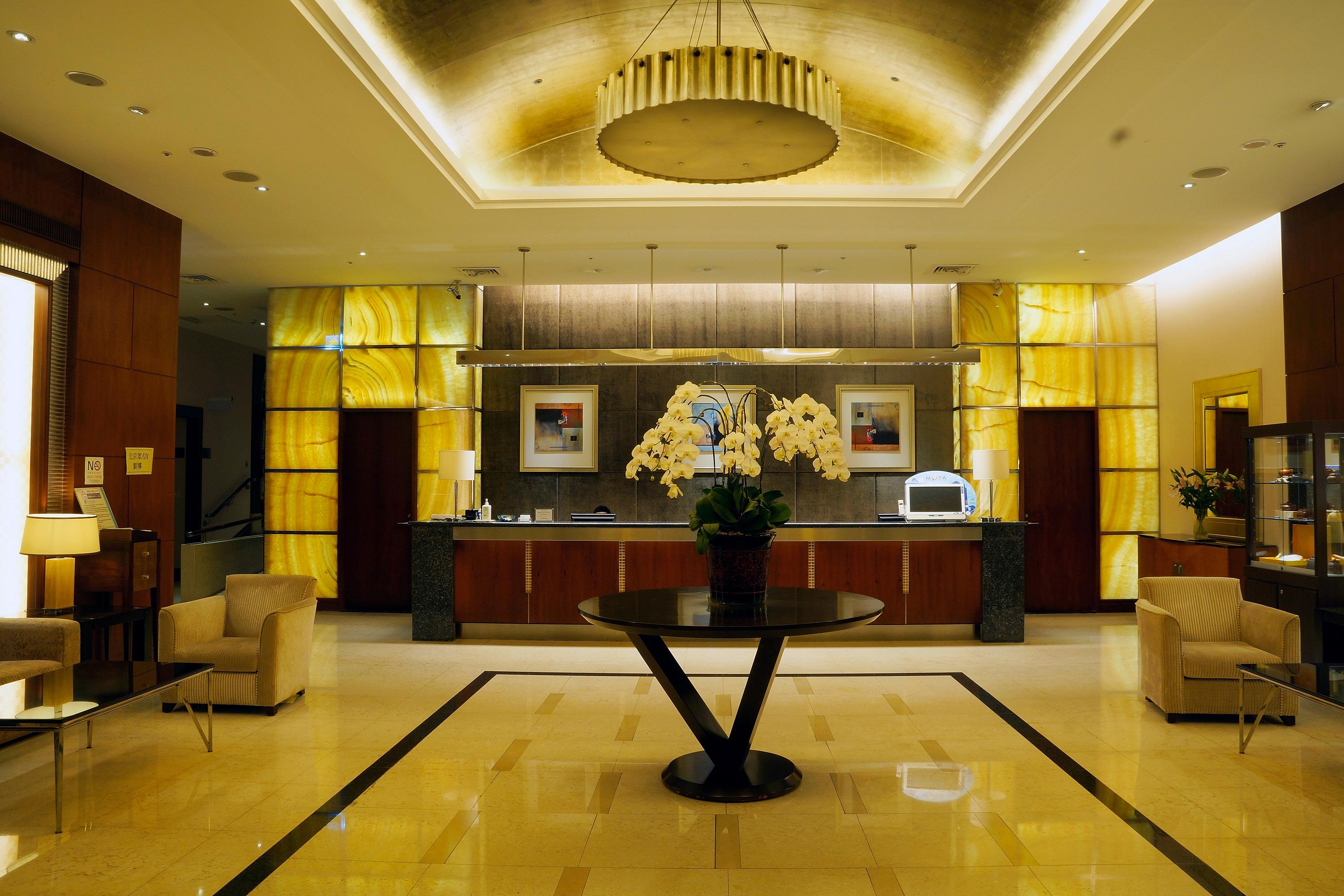 City Lake Hotel