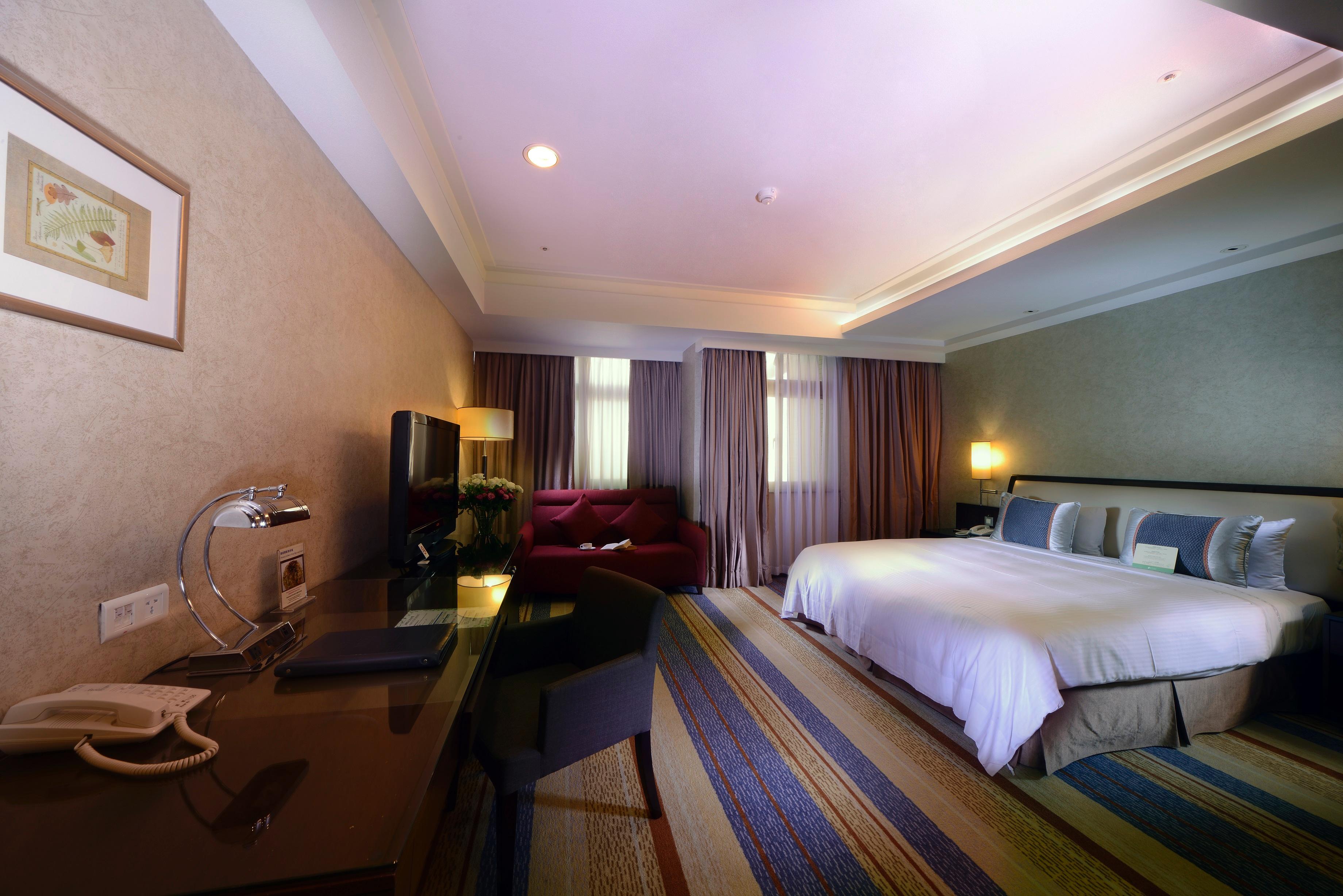 City Lake Hotel