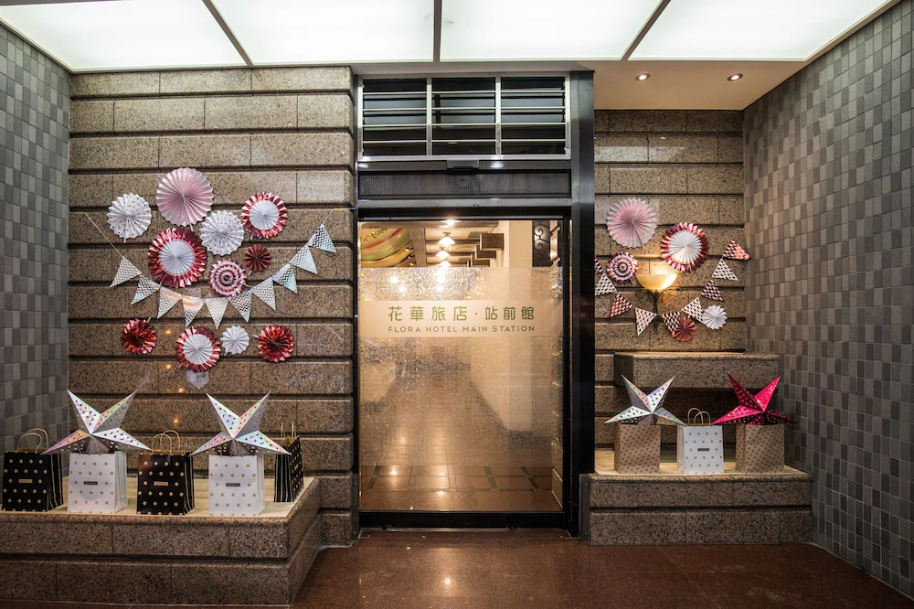 Flora Hotel Main Station