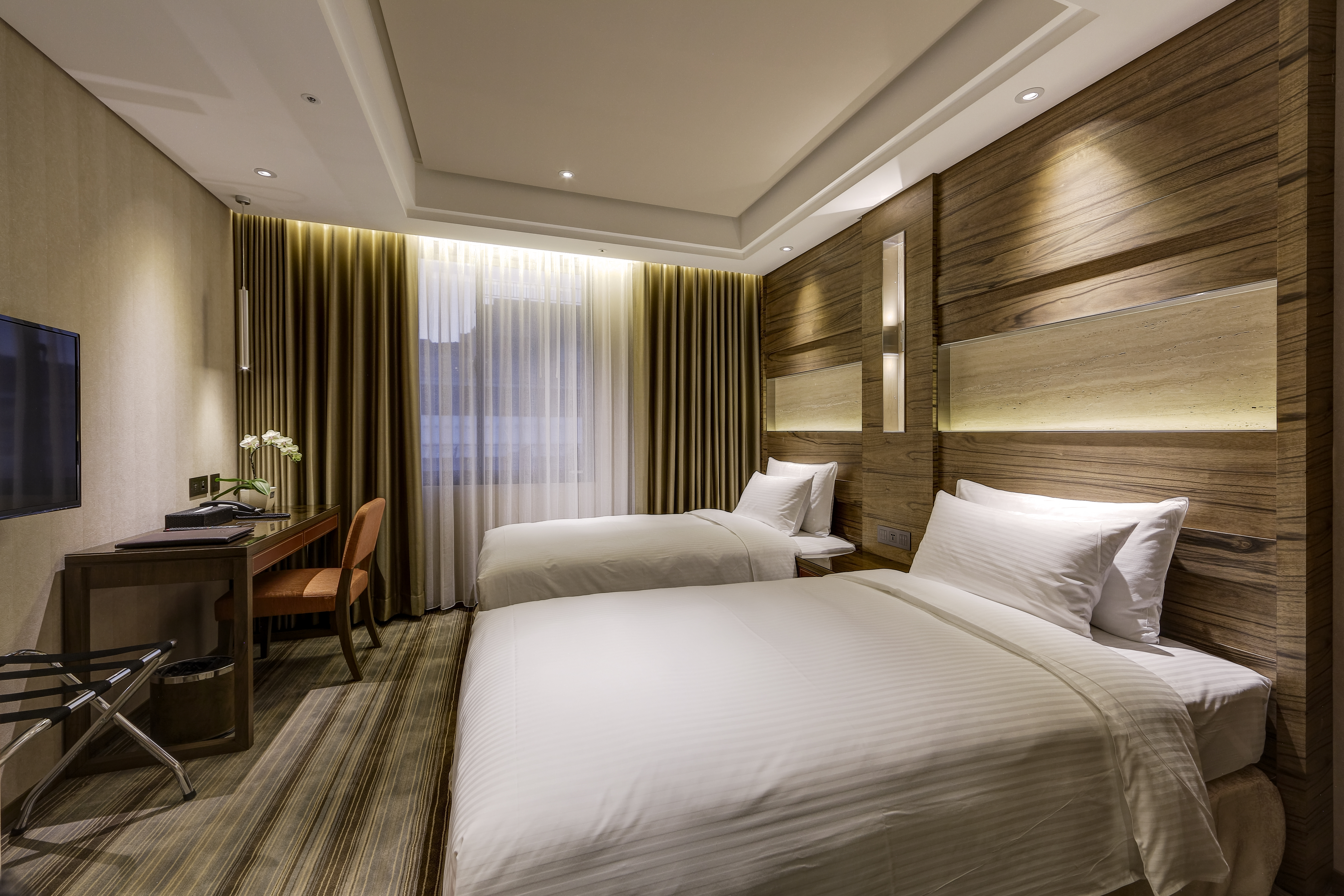 Green World Station Hotel