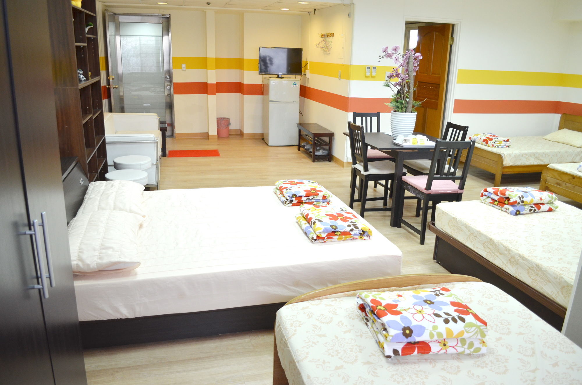 Holo hostel