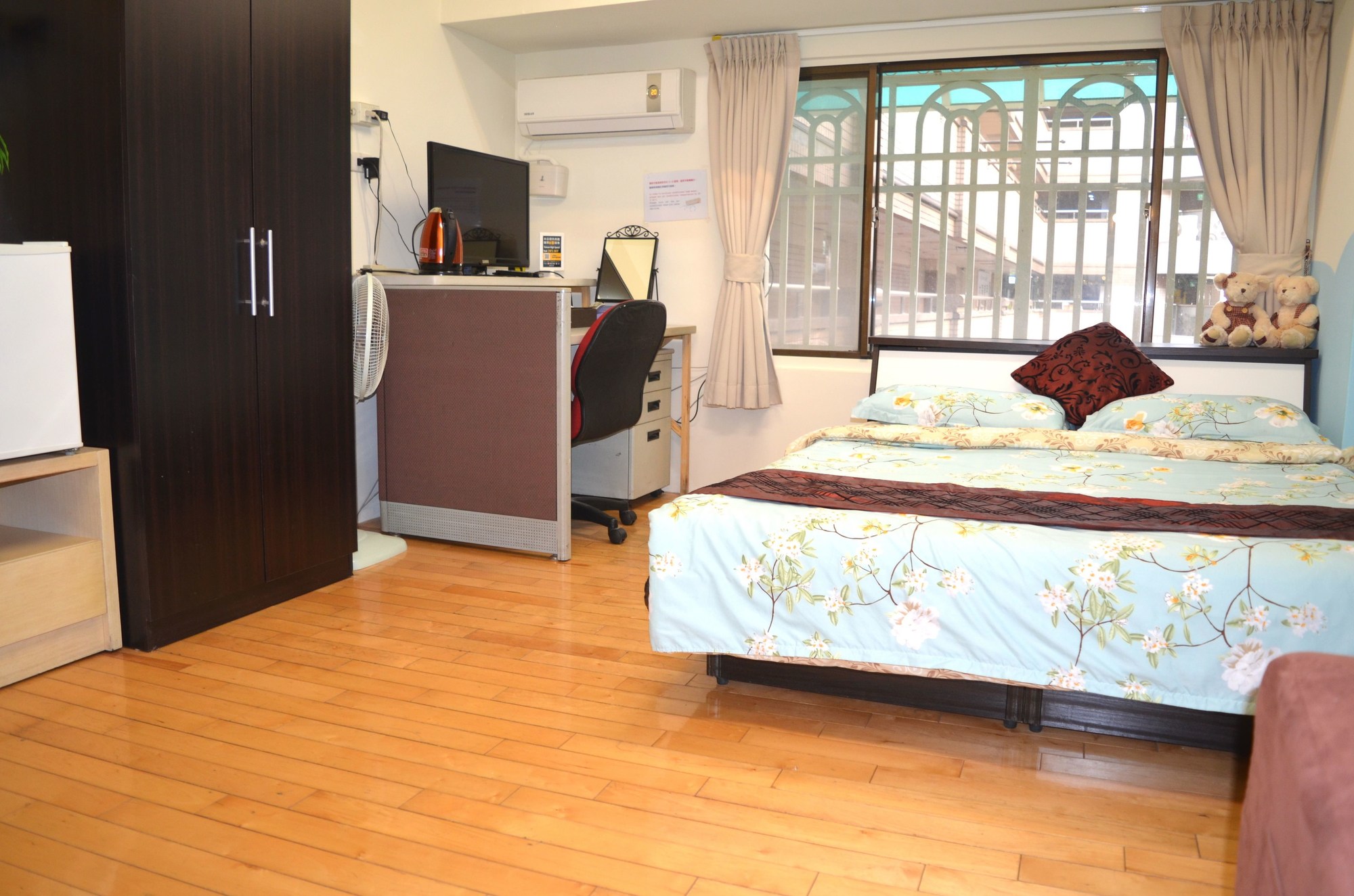 Holo hostel