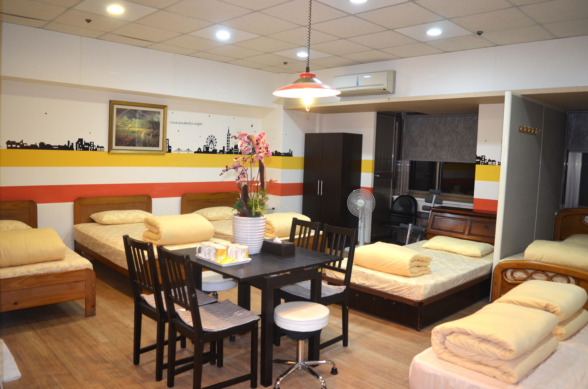 Holo hostel