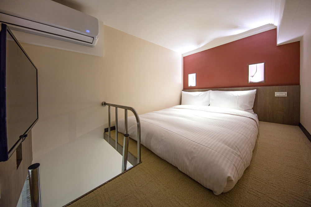 Metro Apartment