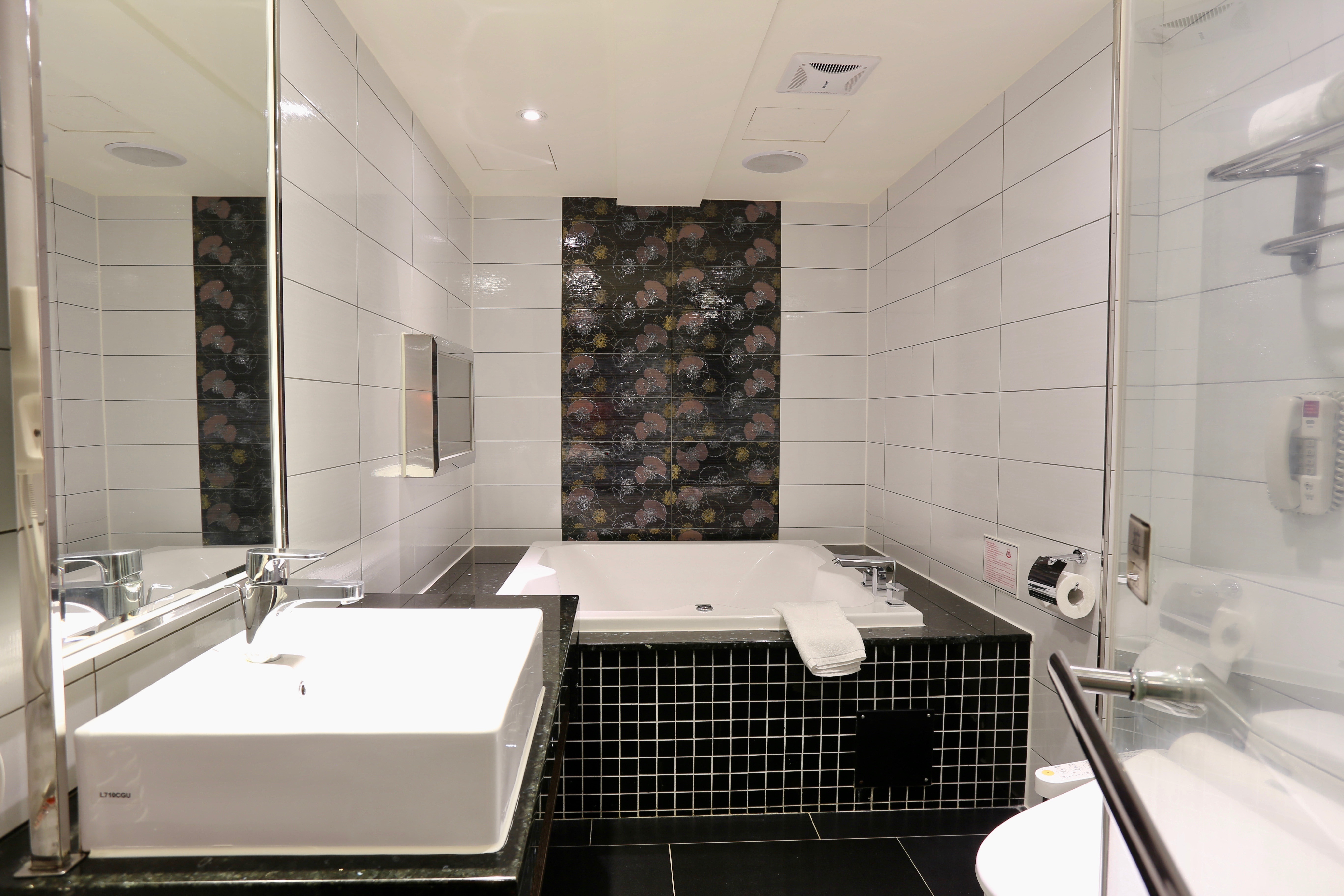V-one Hotel