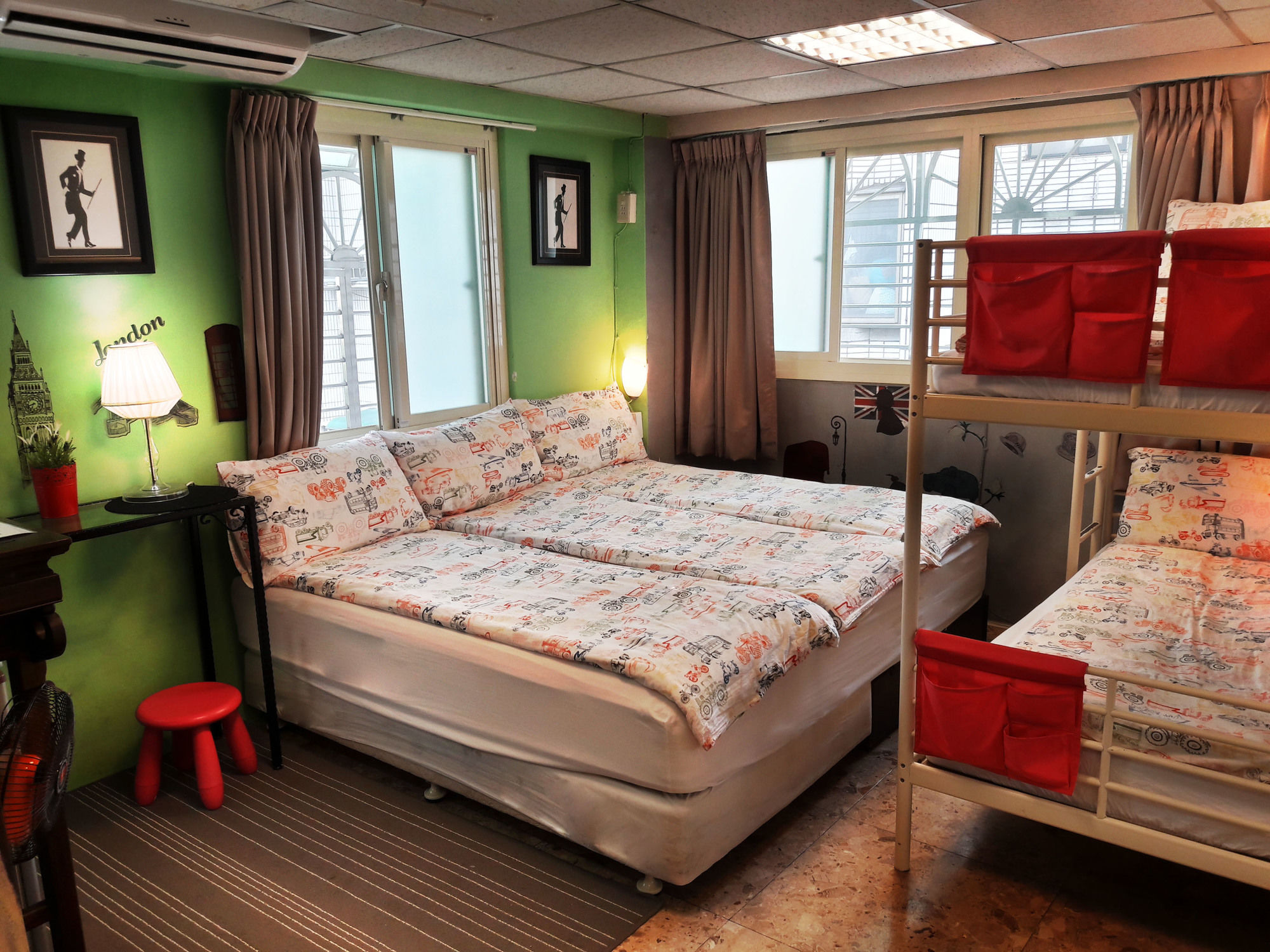 Ximen Triple Tiger Hostel