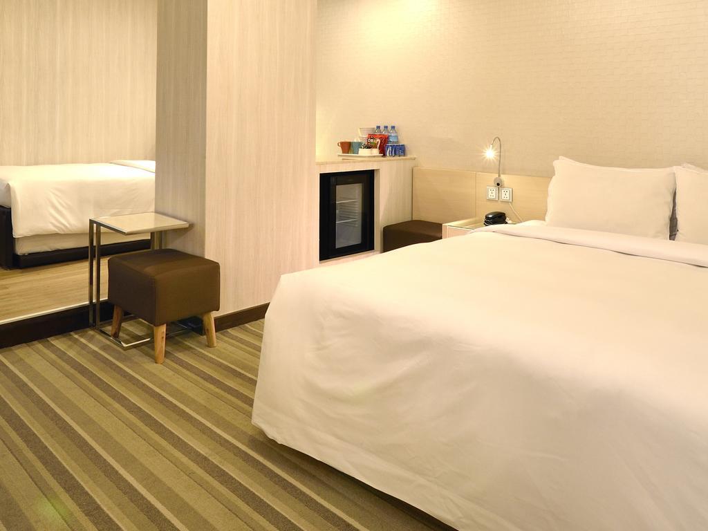 Yomi Hotel