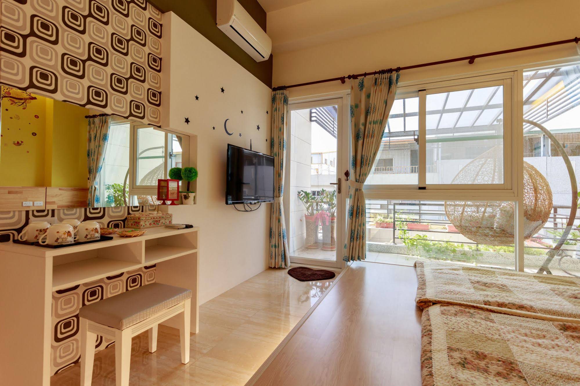 Leisure Time Cafe & Lodge