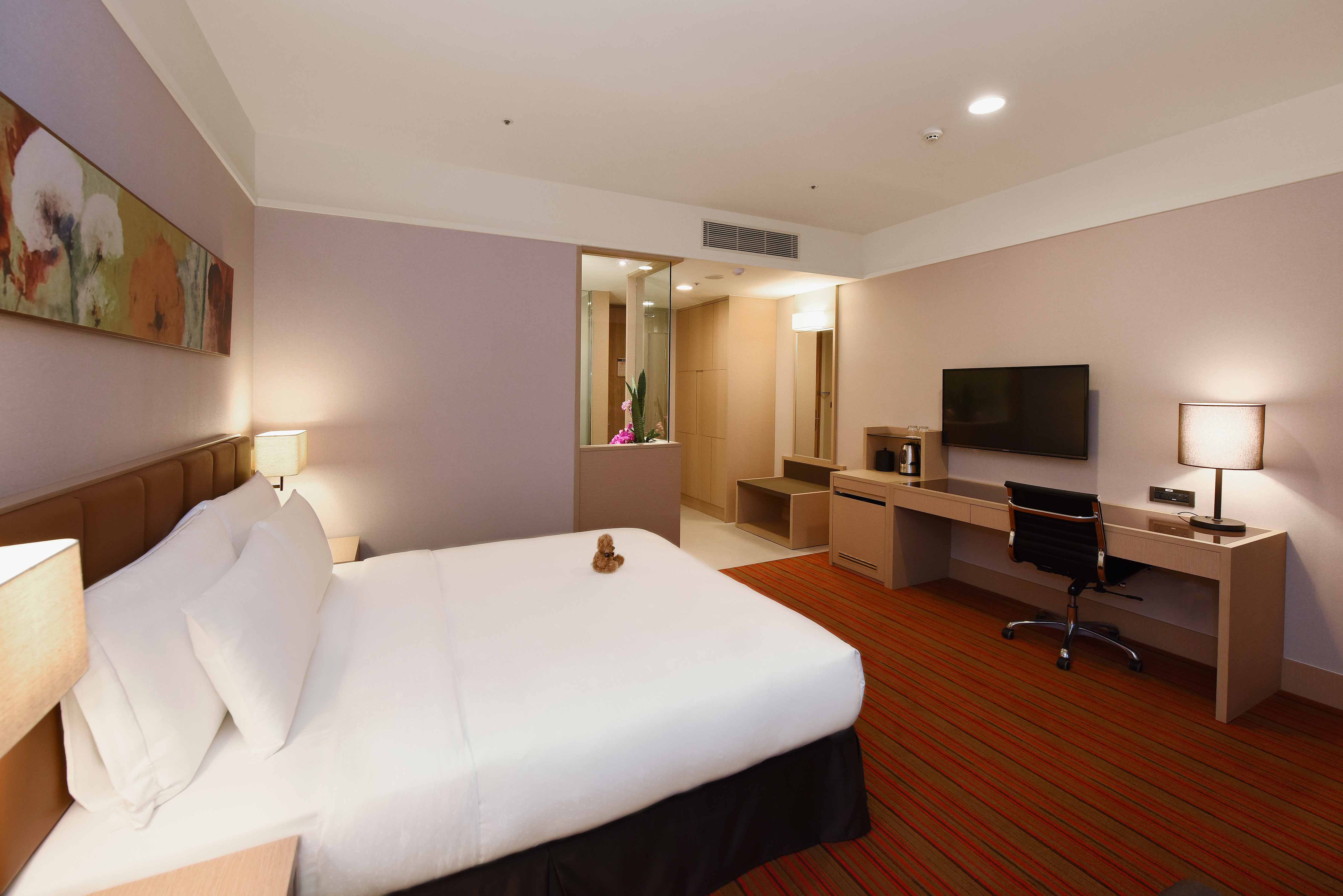 Fullon Hotel Taoyuan Airport Access MRT A8