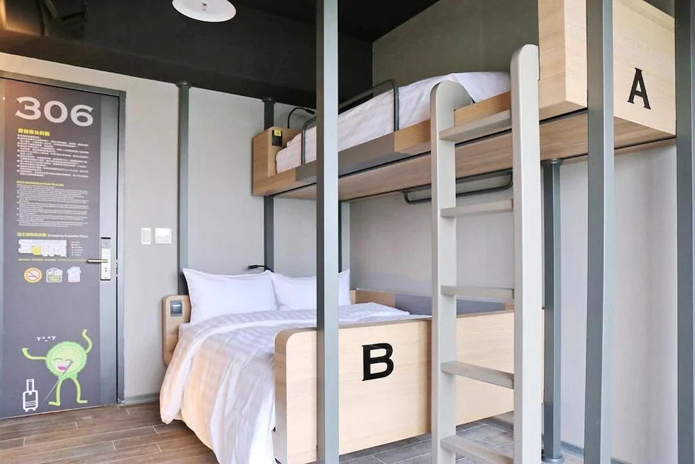 Kiwi Share Hotel Zhongli Station Branch