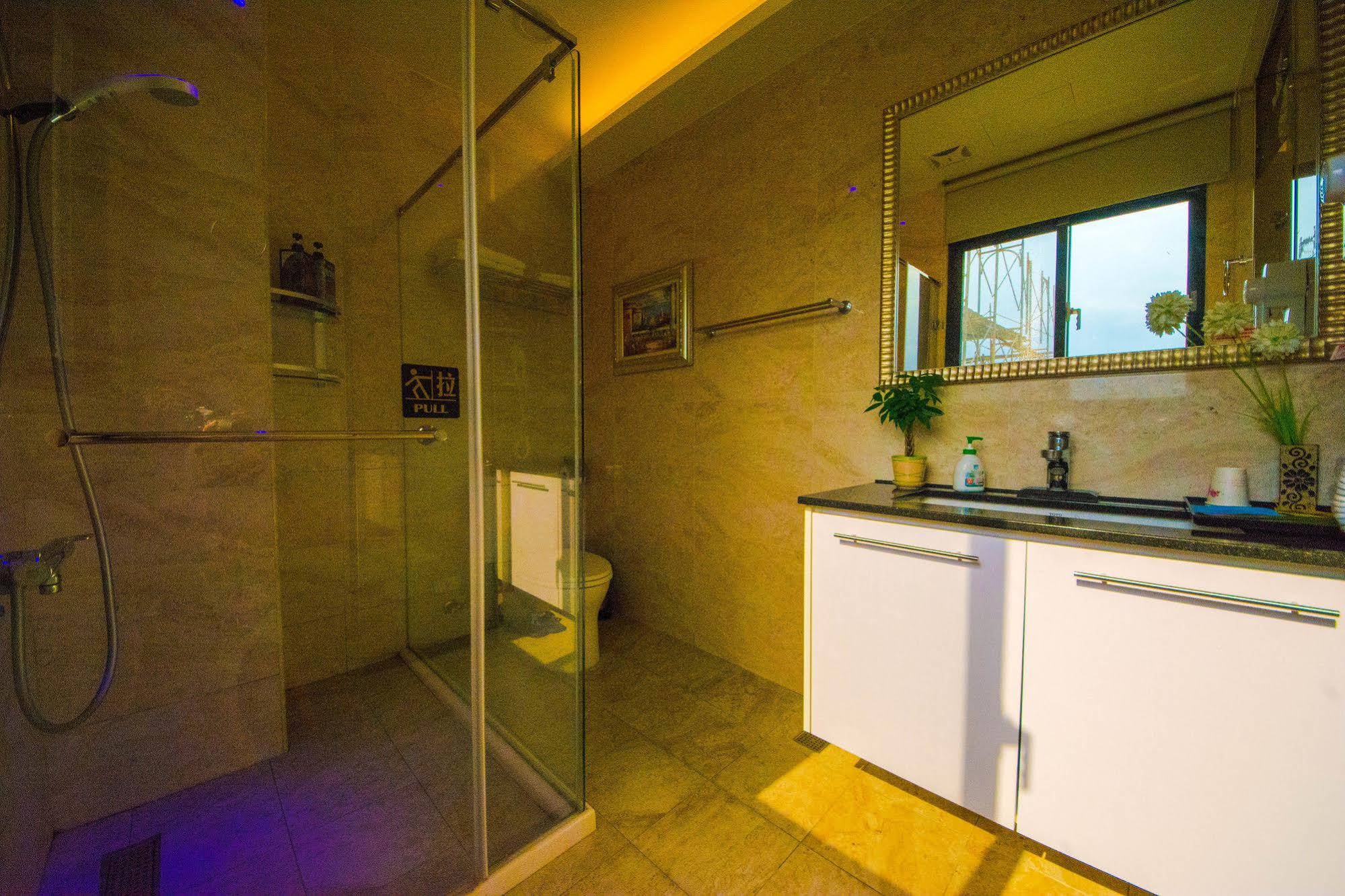 C'est La Vie No. 8 B&B