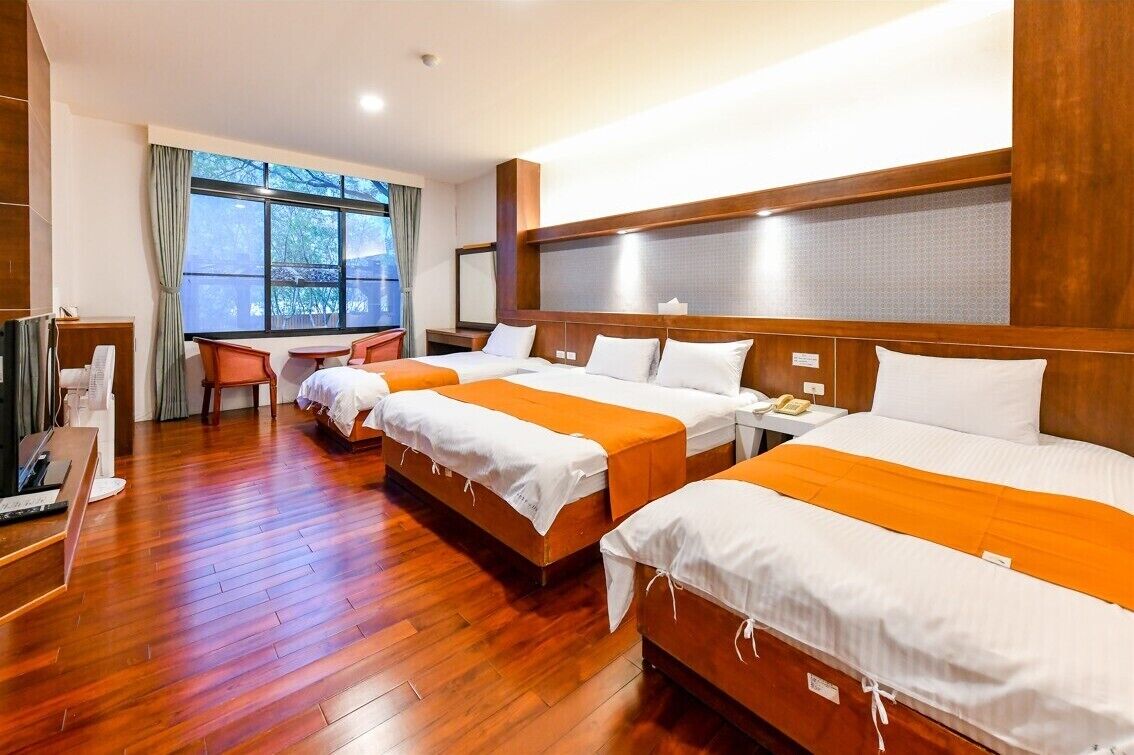 Chanshuo Forestville